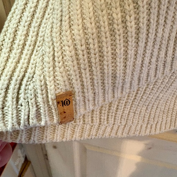 🇨🇦 Like New Tentree Highline V-Neck Sweater - Picture 11 of 12